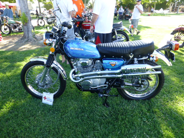 CL 350 Rare factory paint scheme, 71 Honda 750/4 in background, same builder, both 99+ point bikes