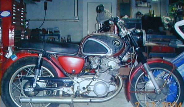[SOLD] h305 - 1967 Honda Superhawk