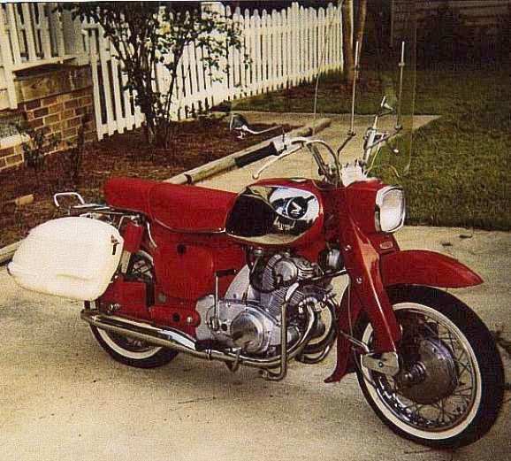 Honda Dream: Side Bags, Wind Screen, Crash Bars